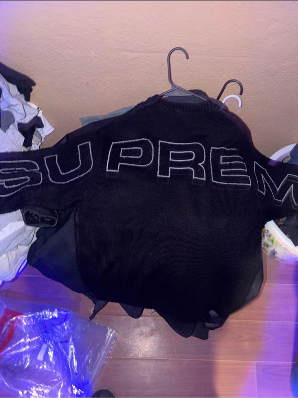 SUPEREME XL never worn Black Men’s Logo Knit Sweater